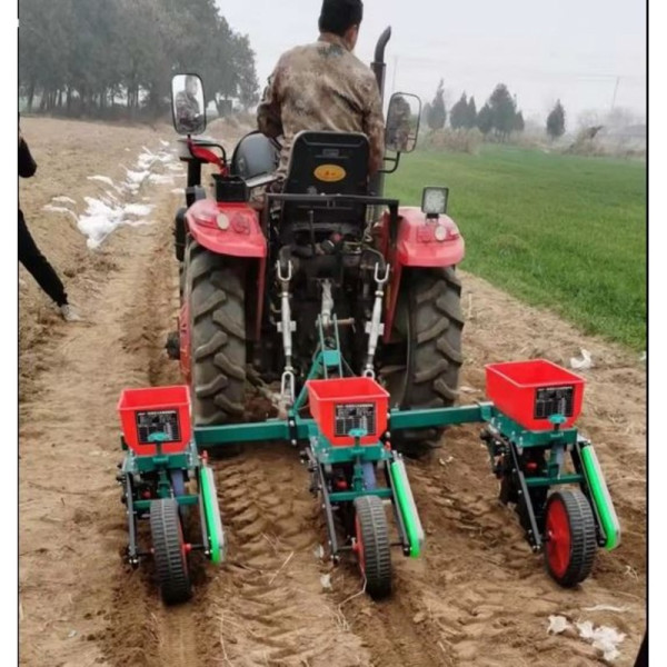 Semoir à maïs à 3 rangs monté sur tracteur WellBe OTRTC3
